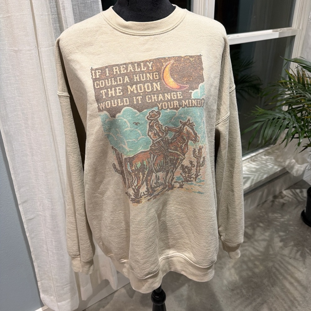 Gildan Cream Retro Western Graphic Sweatshirt